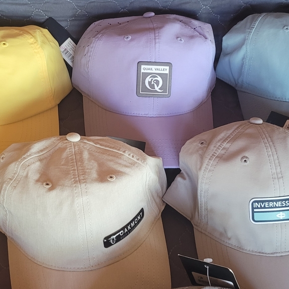 Assorted golf caps with various course logos - Picture 3 of 9